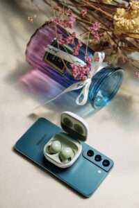 smartphone, mobile phone, samsung galaxy s22, samsung, cellphone, galaxy buds, samsung, samsung, galaxy buds, galaxy buds, galaxy buds, galaxy buds, galaxy buds